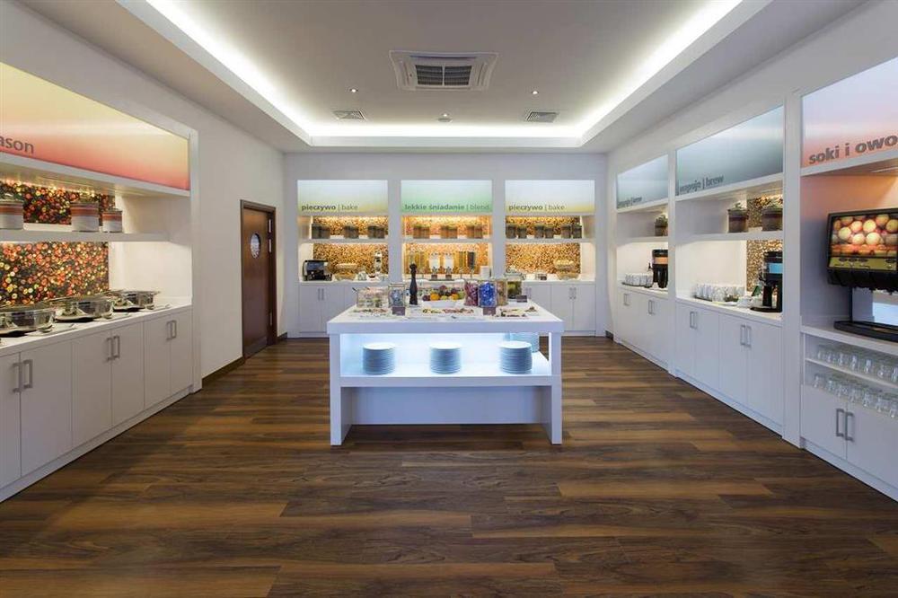 Hampton By Hilton Gdansk Airport Hotel Restaurant photo