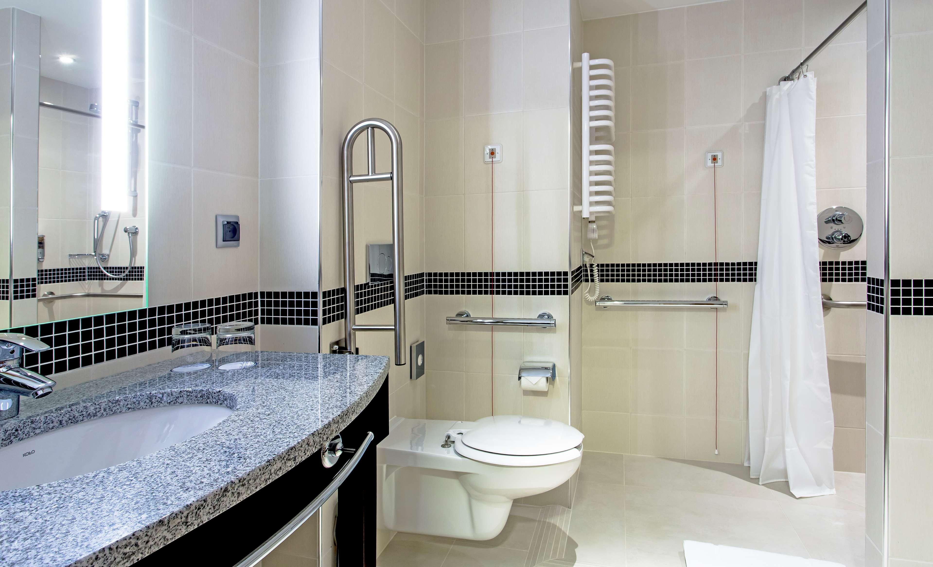 Hampton By Hilton Gdansk Airport Hotel Exterior photo