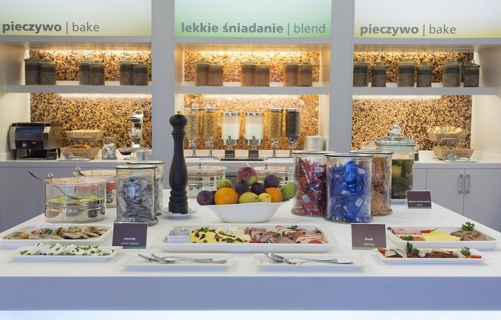Hampton By Hilton Gdansk Airport Hotel Restaurant photo