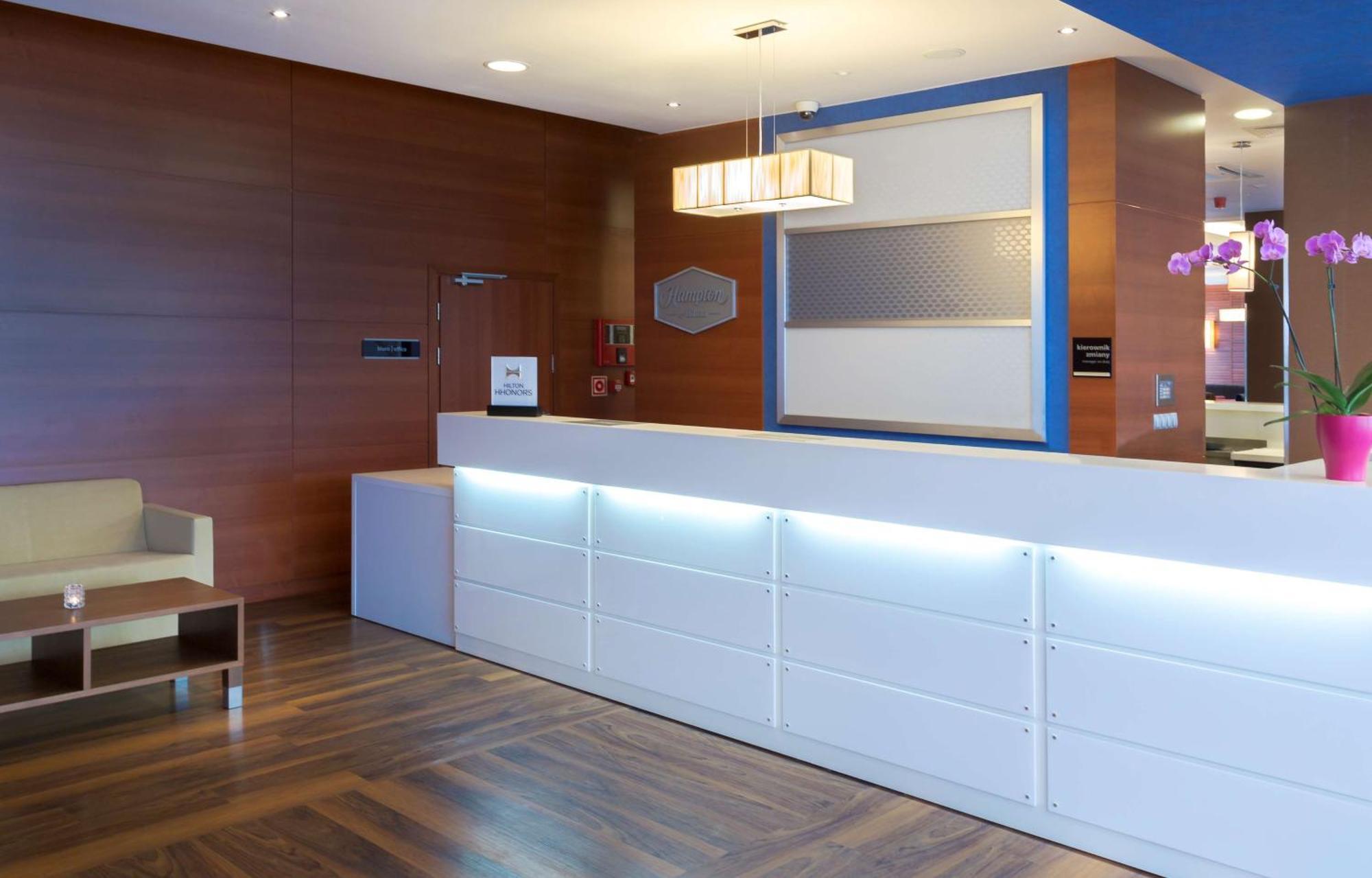 Hampton By Hilton Gdansk Airport Hotel Exterior photo