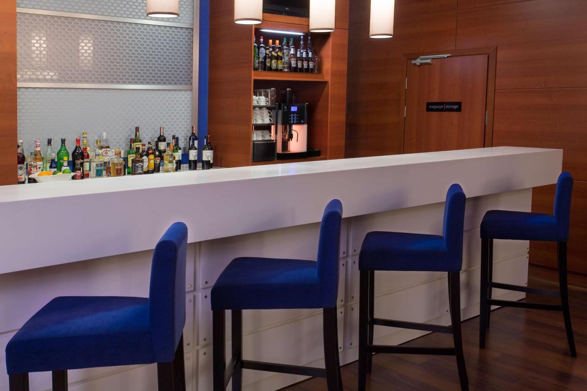 Hampton By Hilton Gdansk Airport Hotel Exterior photo
