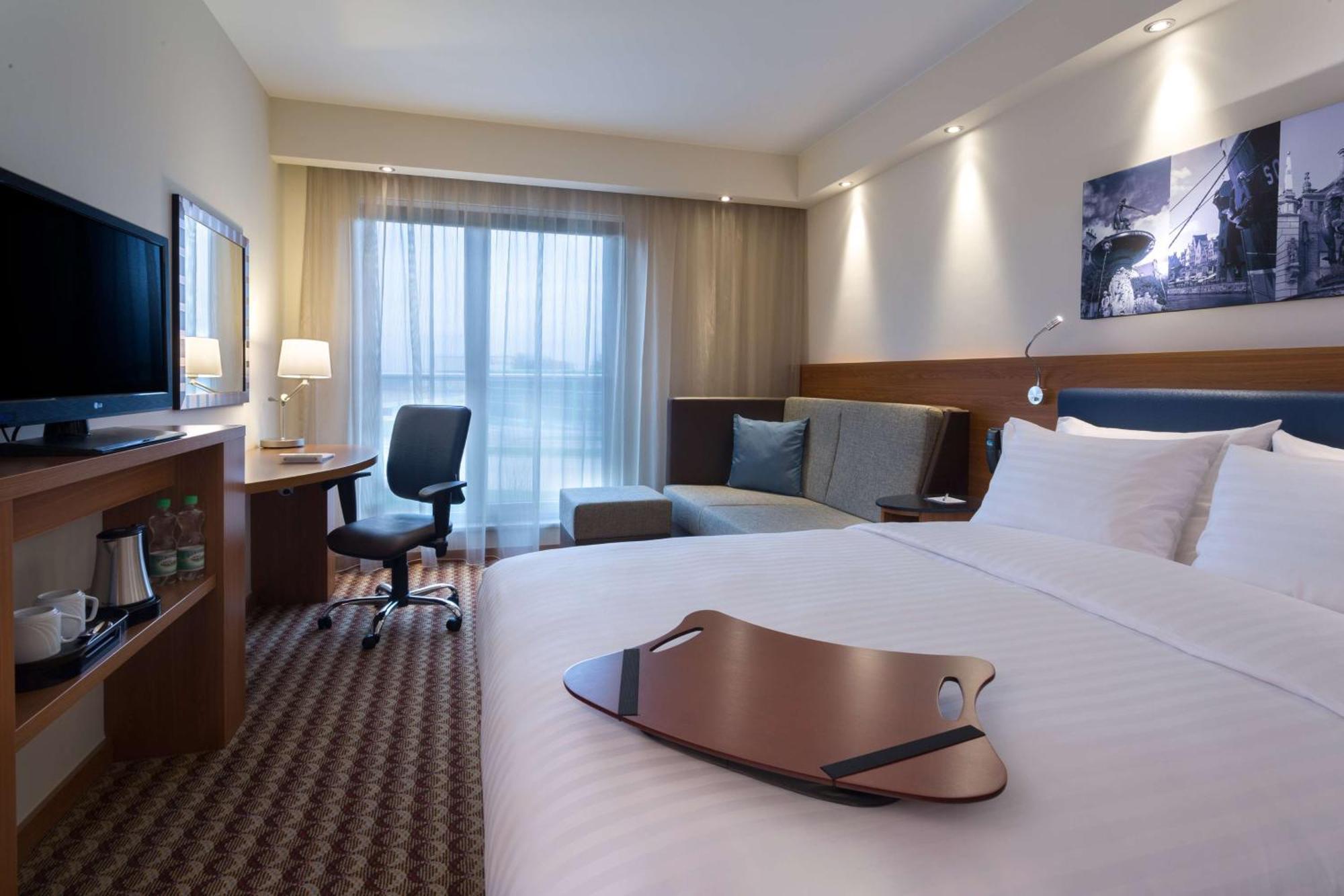 Hampton By Hilton Gdansk Airport Hotel Exterior photo