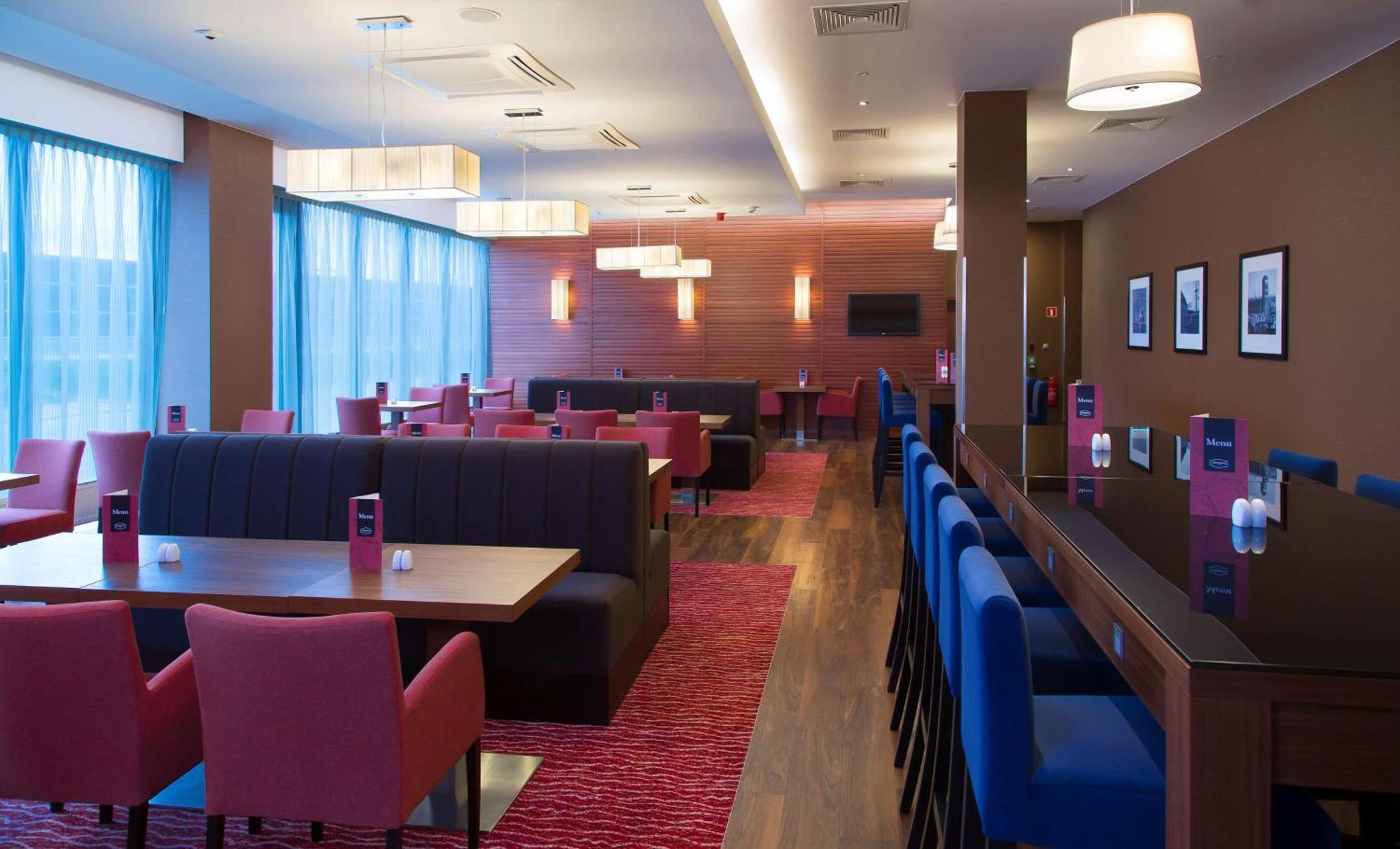 Hampton By Hilton Gdansk Airport Hotel Exterior photo