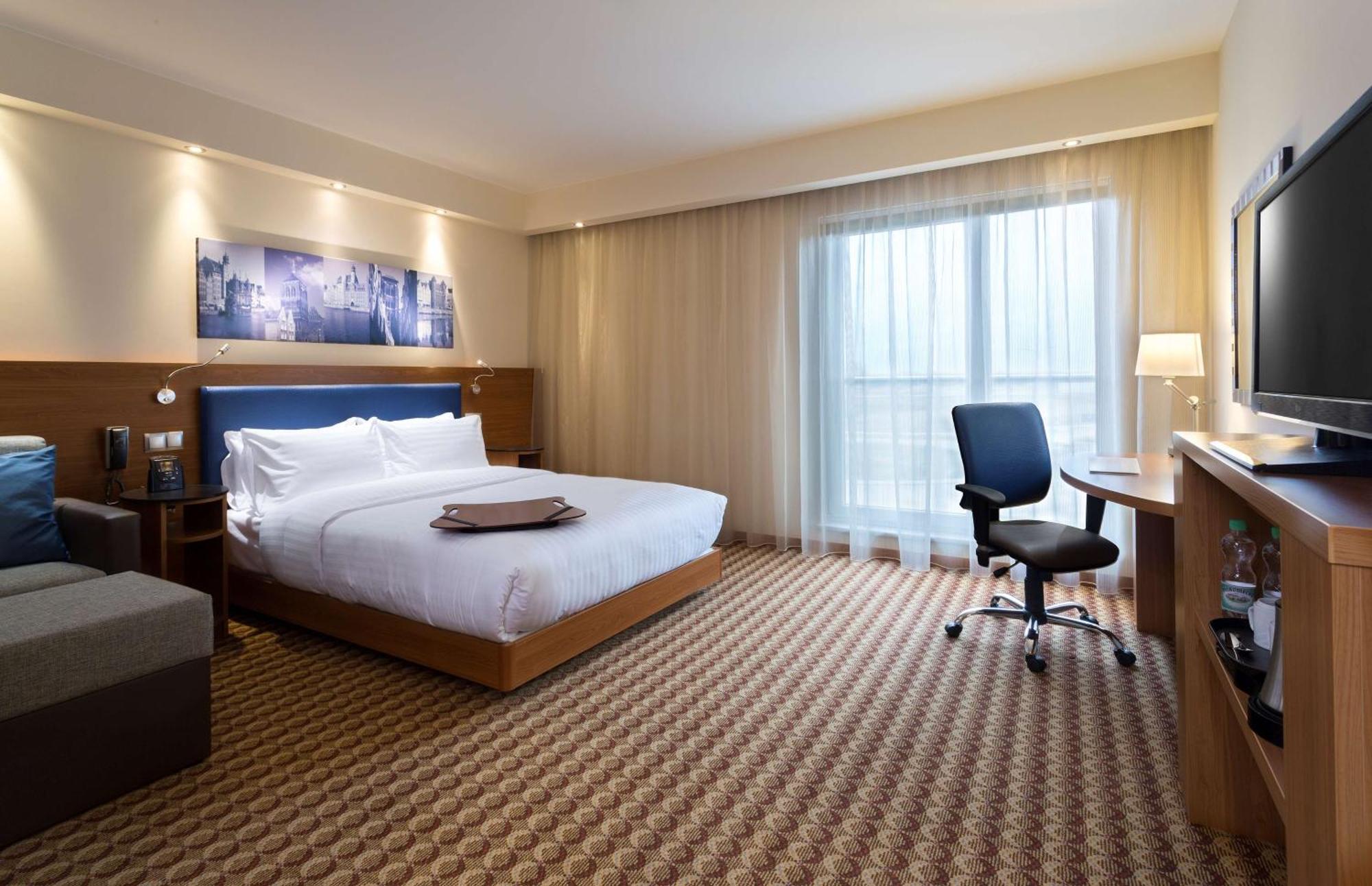 Hampton By Hilton Gdansk Airport Hotel Exterior photo