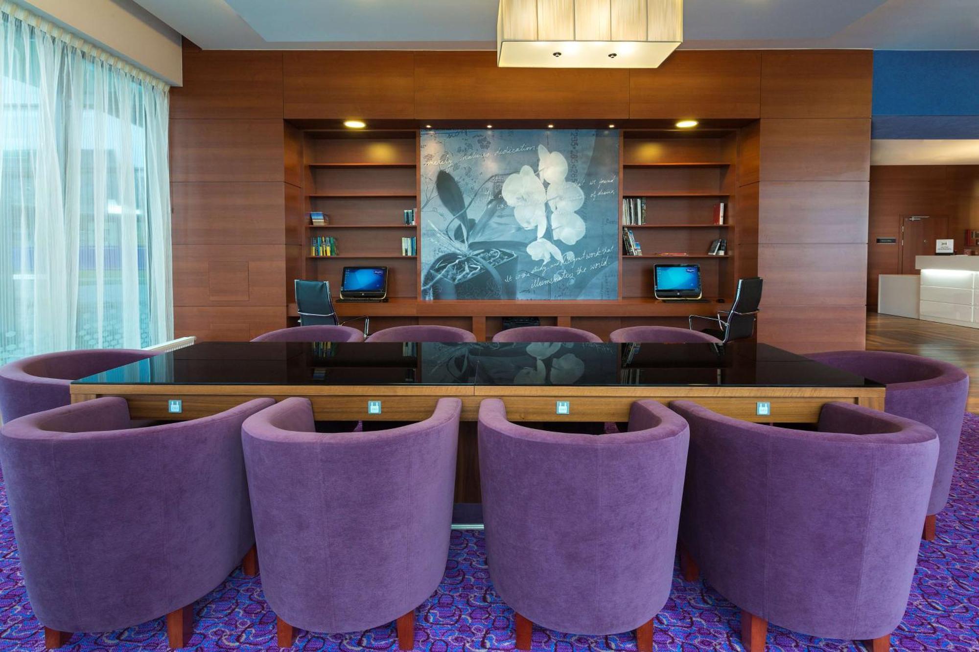 Hampton By Hilton Gdansk Airport Hotel Exterior photo