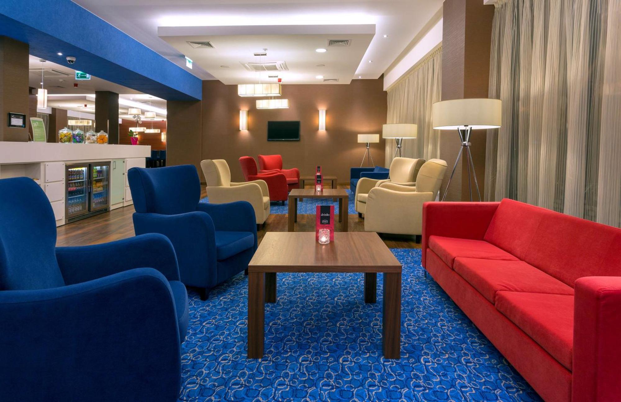 Hampton By Hilton Gdansk Airport Hotel Exterior photo