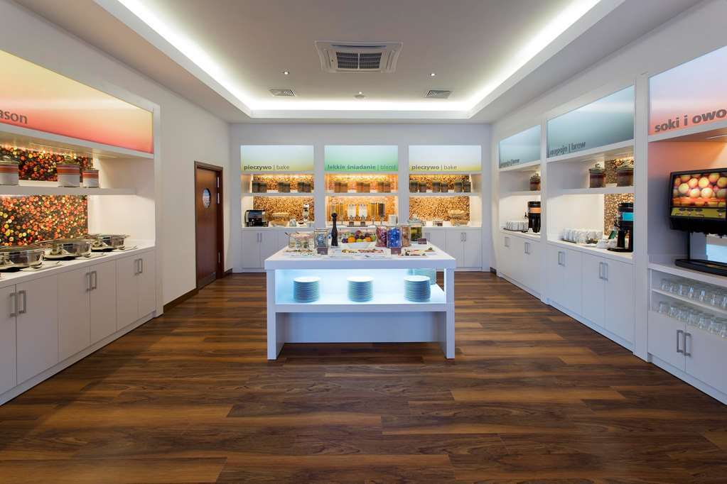 Hampton By Hilton Gdansk Airport Hotel Restaurant photo