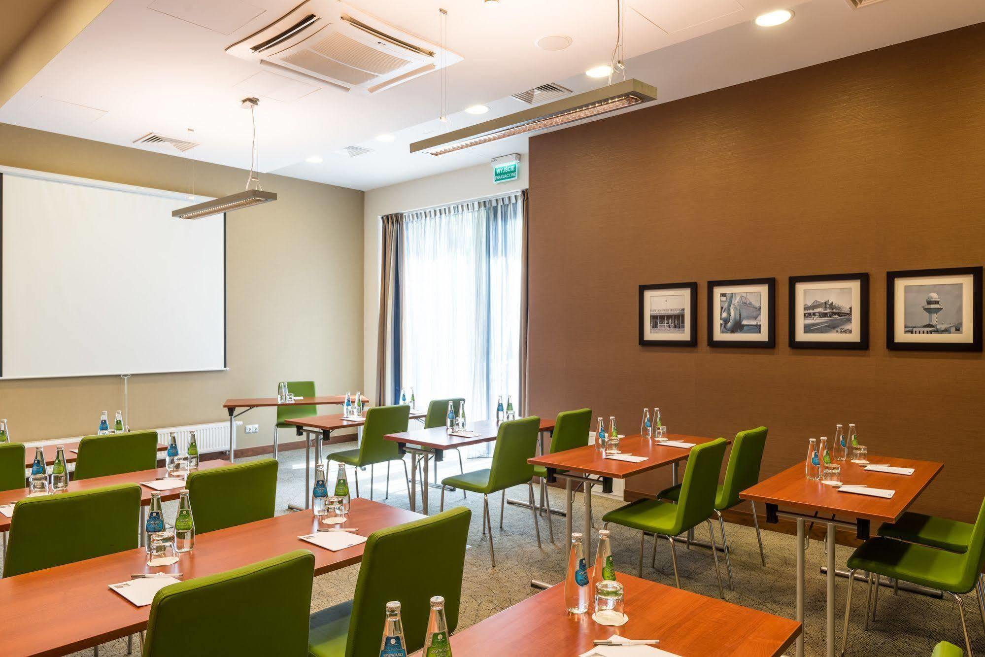 Hampton By Hilton Gdansk Airport Hotel Exterior photo