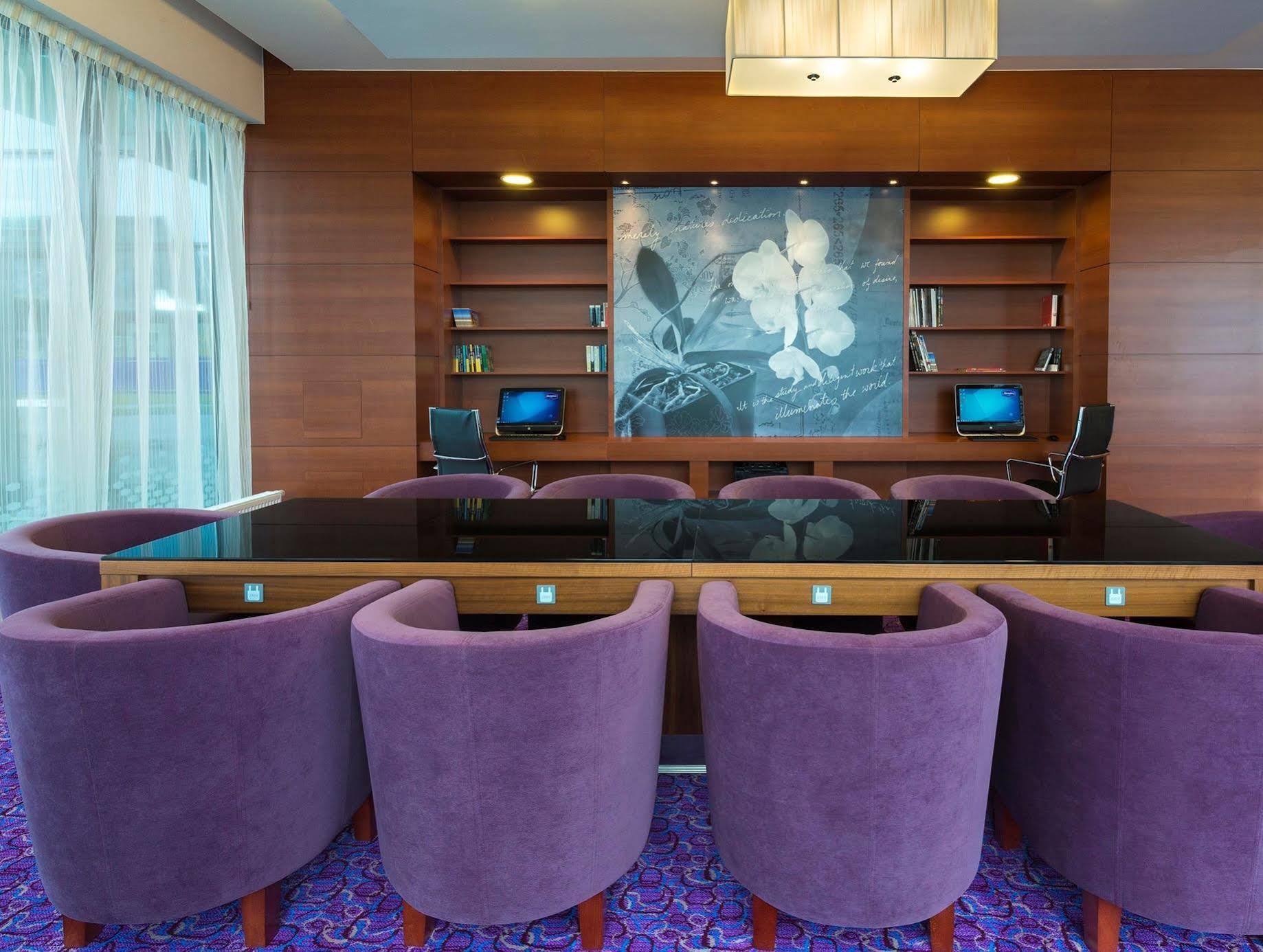 Hampton By Hilton Gdansk Airport Hotel Exterior photo